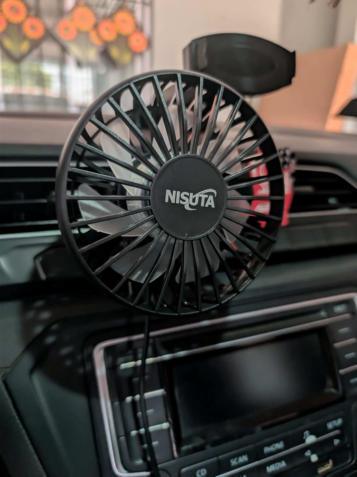 VENTILADOR PARA VEHÍCULO O ESCRITORIO NISUTA